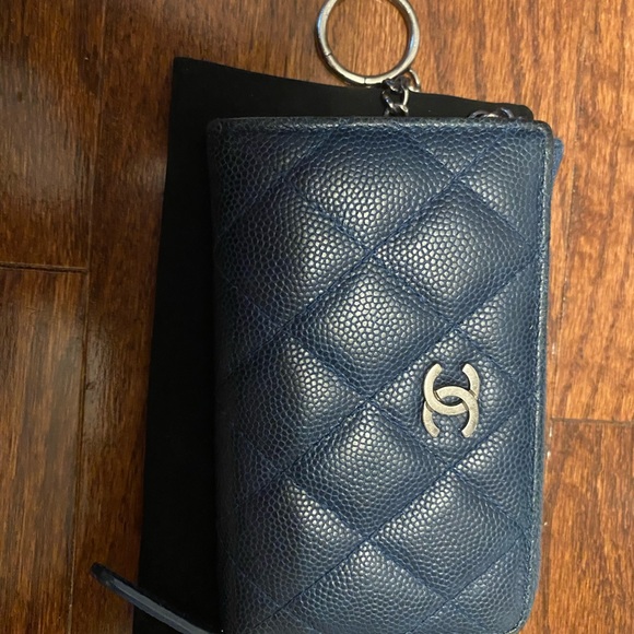 Authentic Chanel O Key holder/card case in Blue - Picture 3 of 10